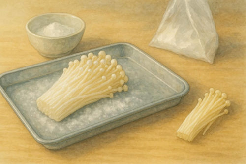 えのきに片栗粉をまぶしているシーン