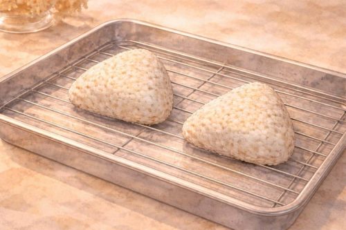 金属製のパッド上のおにぎり