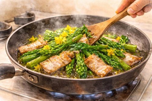 ちょり中の豚バラとアスパラ菜の炒め物